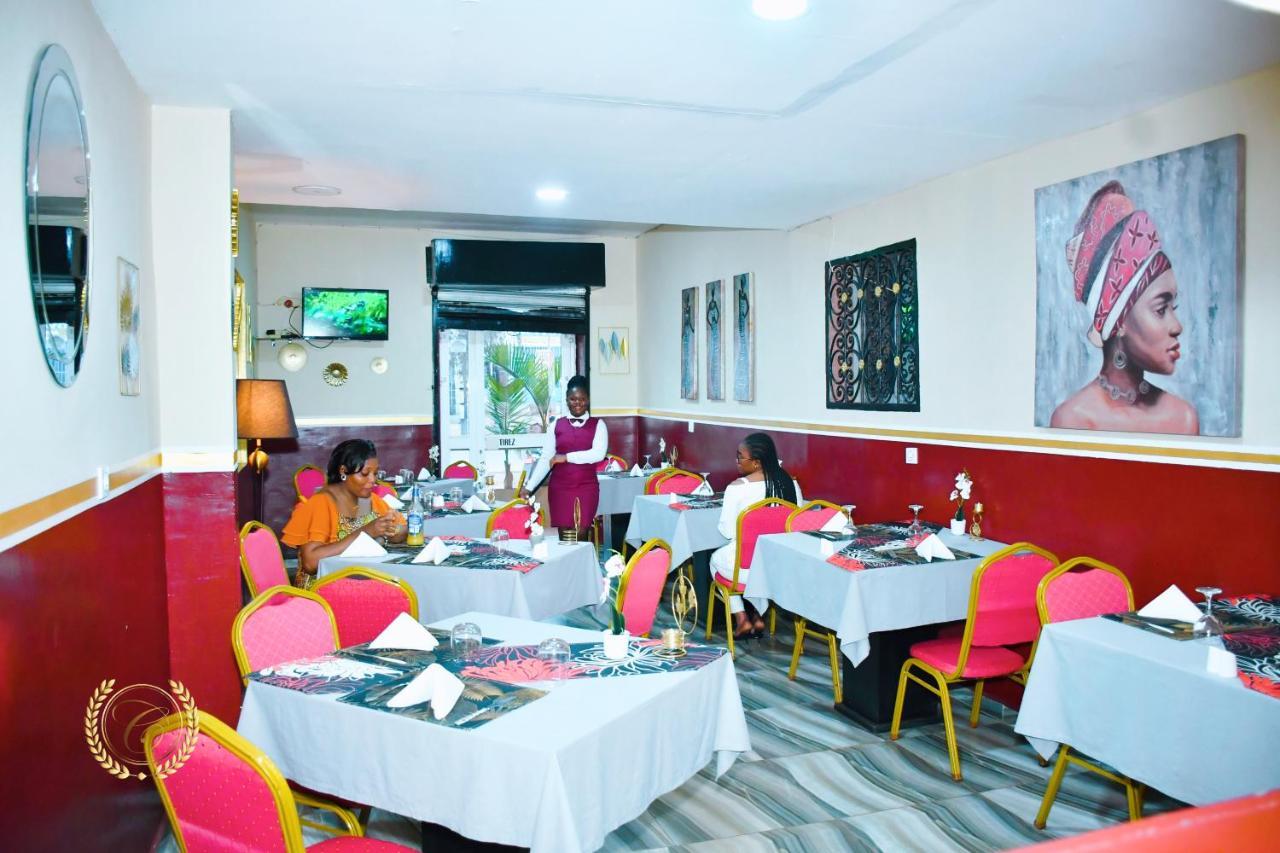 Hotel Restaurant Constellation Dschang Екстер'єр фото