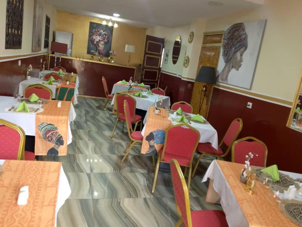 Hotel Restaurant Constellation Dschang Екстер'єр фото