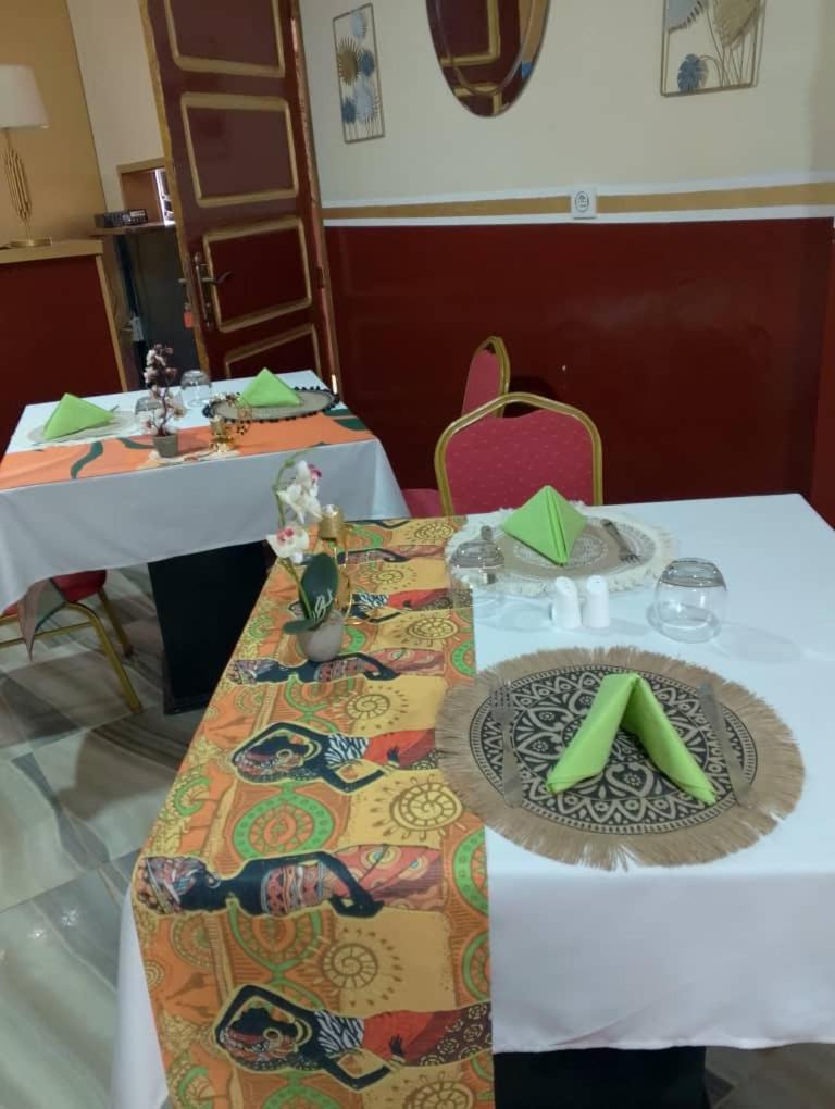 Hotel Restaurant Constellation Dschang Екстер'єр фото